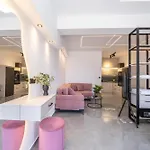 Pnoe Luxury لورداهاتا