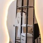 Pnoe Luxury لورداهاتا