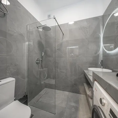 Pnoe Luxury Λουρδάτα