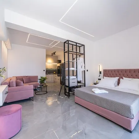 Pnoe Luxury Apartmán *