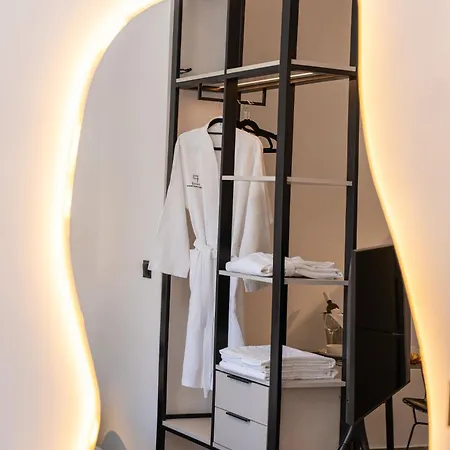 Pnoe Luxury Λουρδάτα
