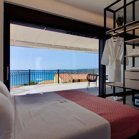 Pnoe Luxury Λουρδάτα