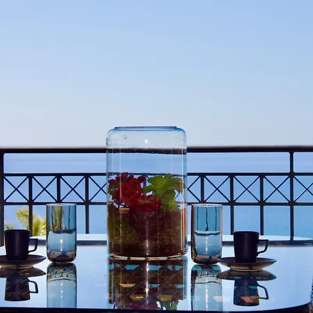 Pnoe Luxury Λουρδάτα
