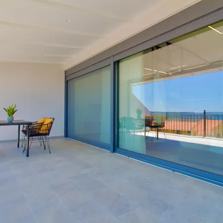 Pnoe Luxury Λουρδάτα